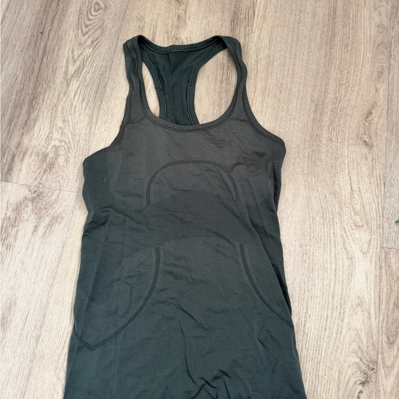 Lulu lemon racer back tank - Picture 3 of 3